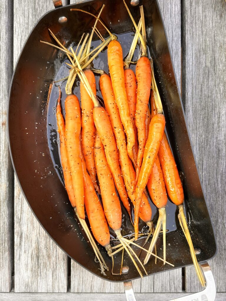 wortels klaargemaakt op de BBQ