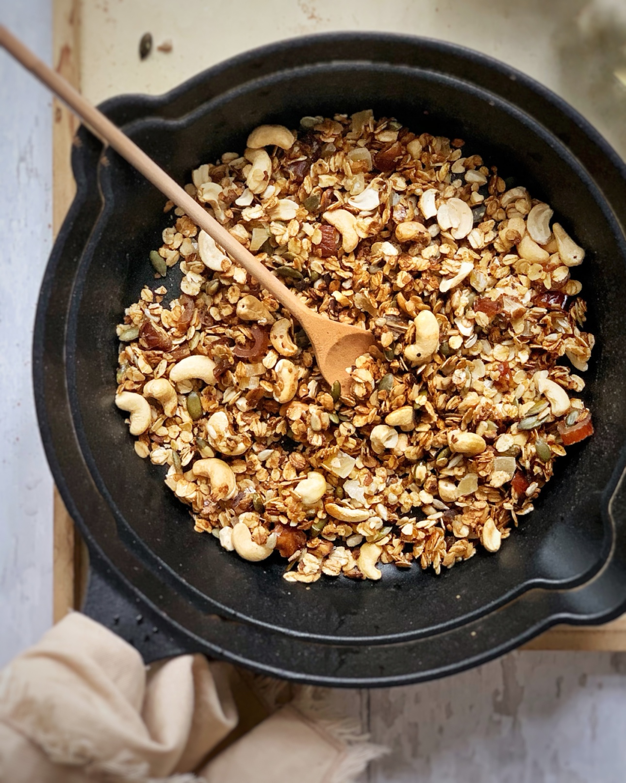 Granola als ontbijt - klaargemaakt in de pan